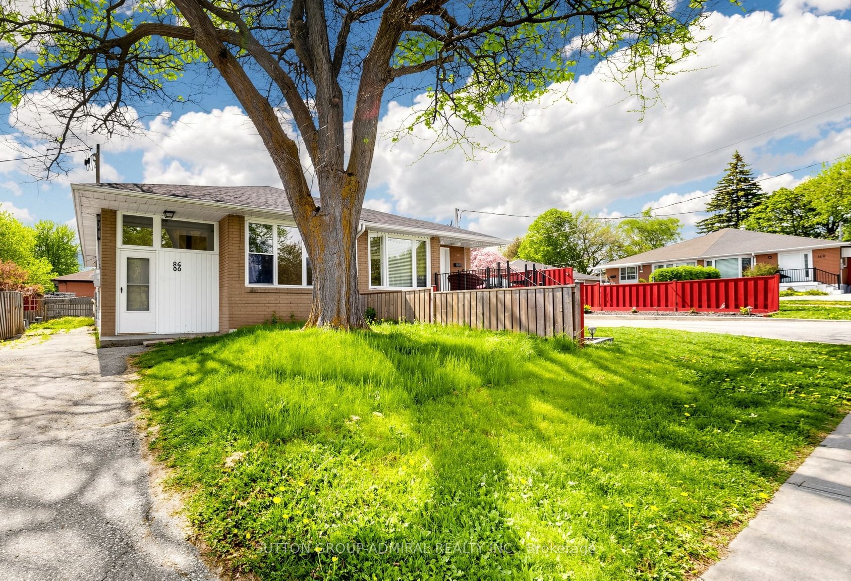 86 Newbury Drive, Newmarket, ON, L3Y 4R3