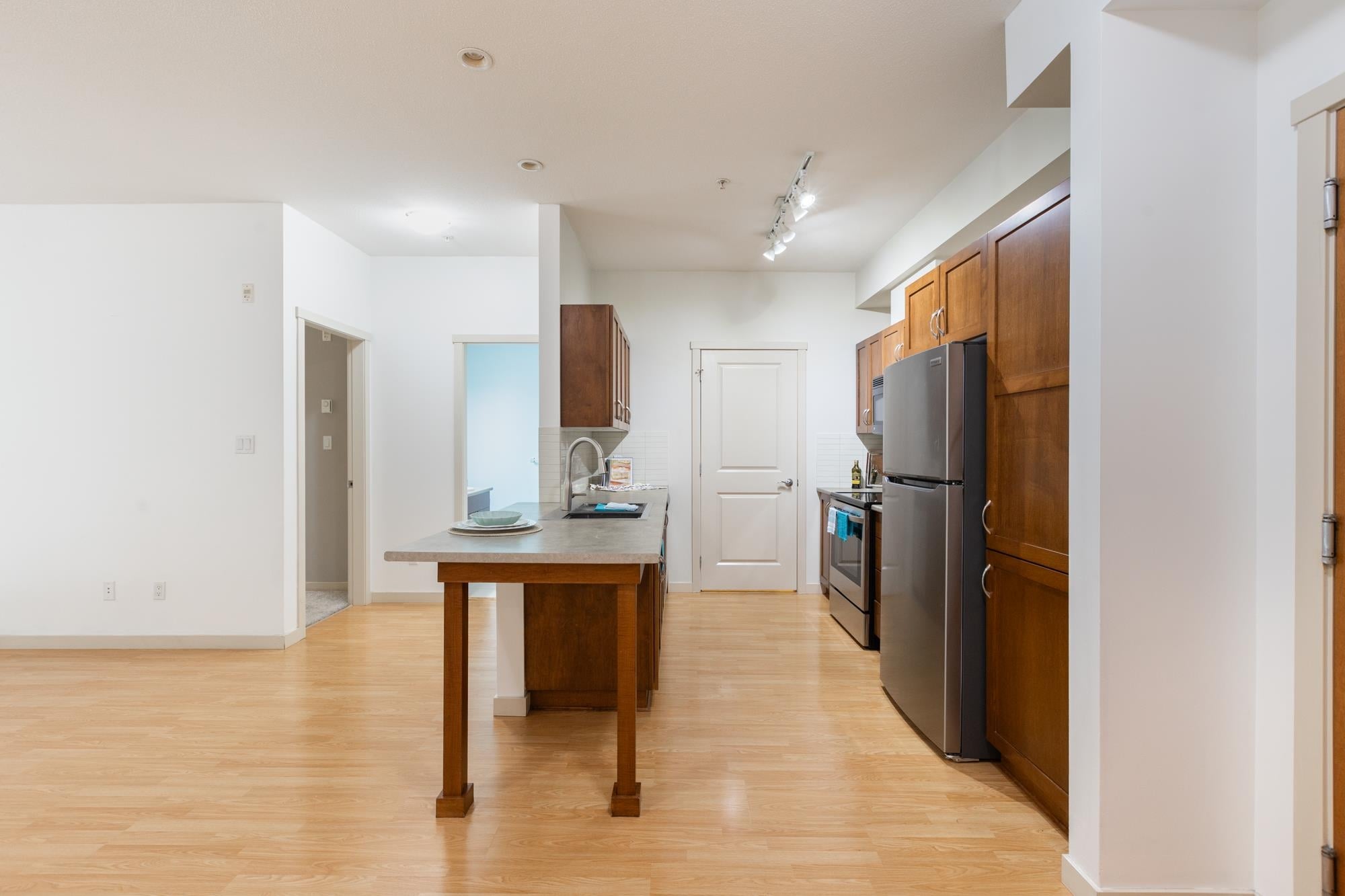 Additional image 6 of 204-33328 Bourquin Crescent, Abbotsford, BC, V2S 1Y1