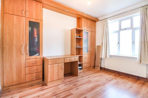Campbell Avenue, Ilford IG6, Room to rent