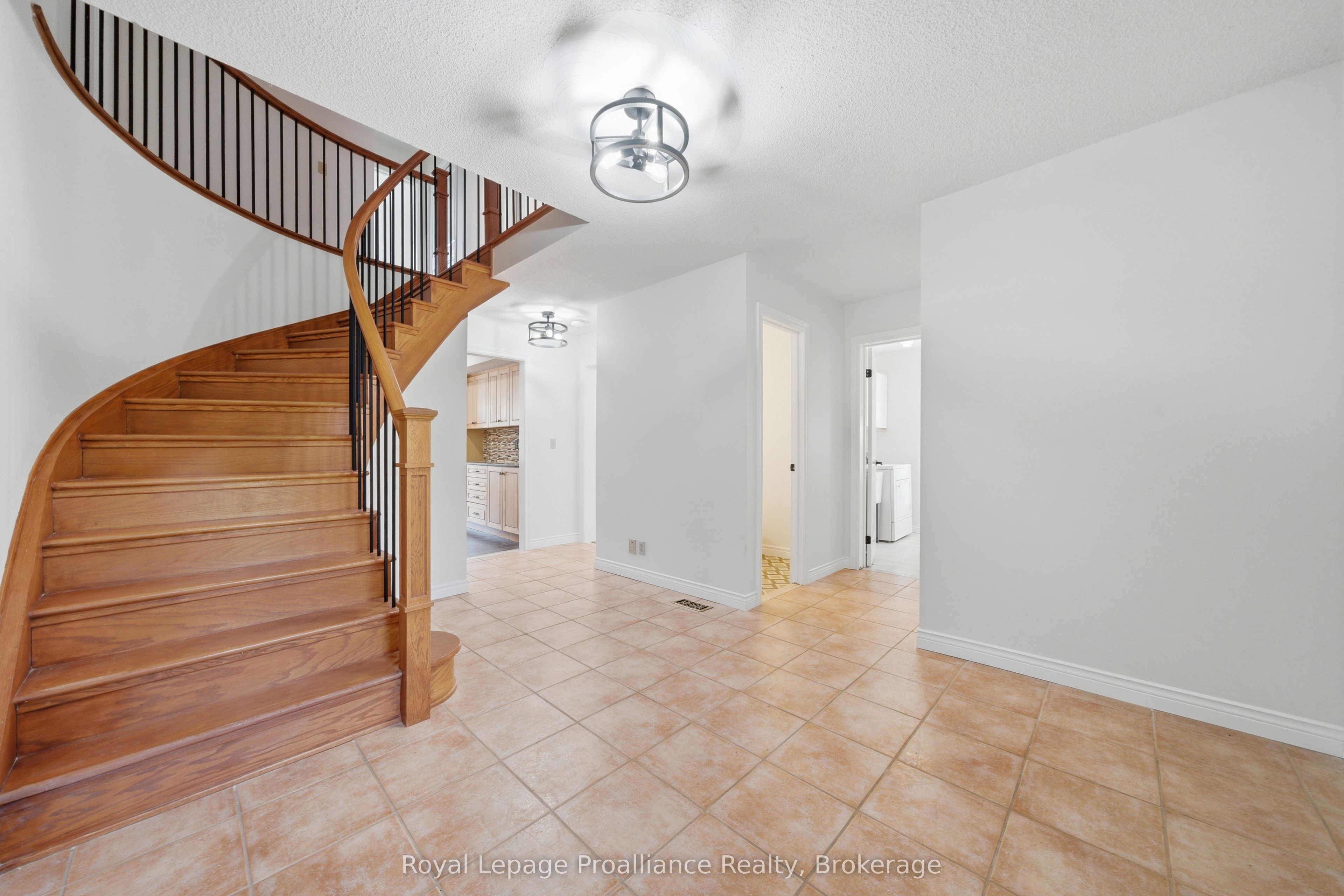 37 Dungannon Drive, Belleville, ON, K8P 5E7 photo 4