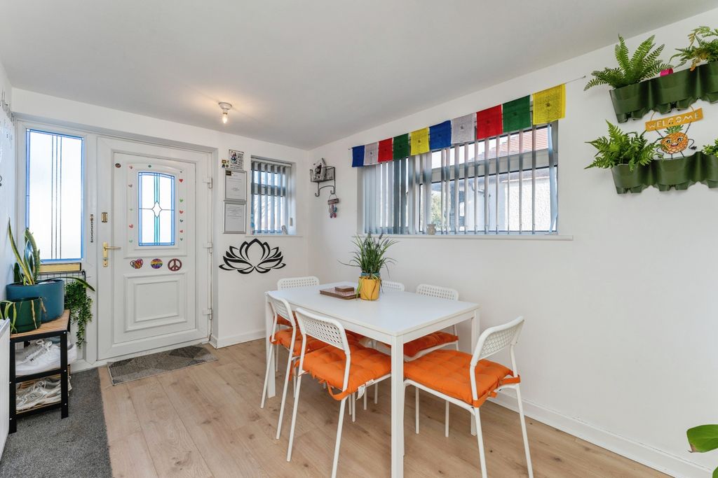 Additional image 3 of 2 bed detached bungalow for saleRhyl Coast Road, Rhyl LL18