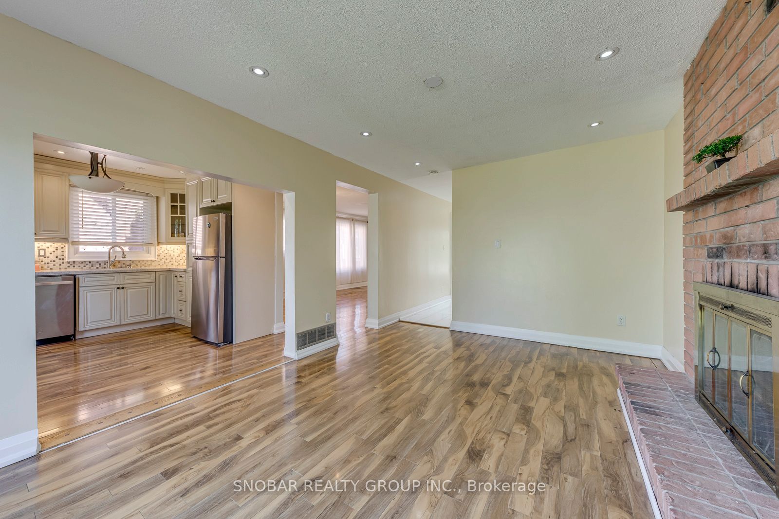 Additional image 6 of 296 Rimilton Avenue, Toronto, ON, M8W 4X6
