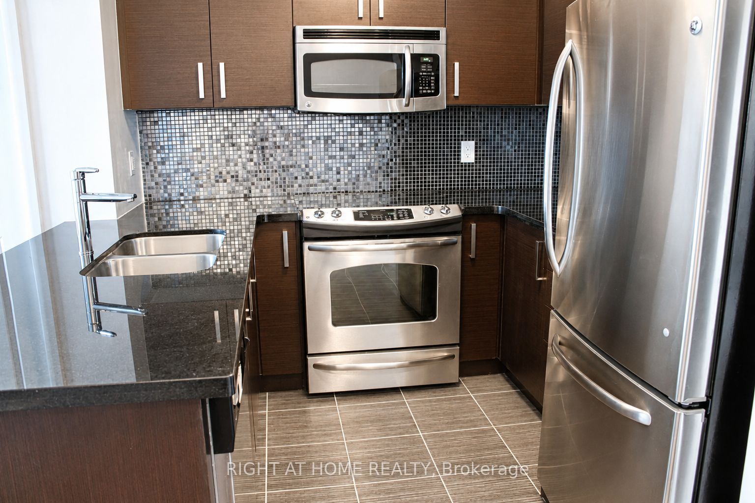 809-17 Anndale Drive, Toronto, ON, M2N 2W7 photo 4