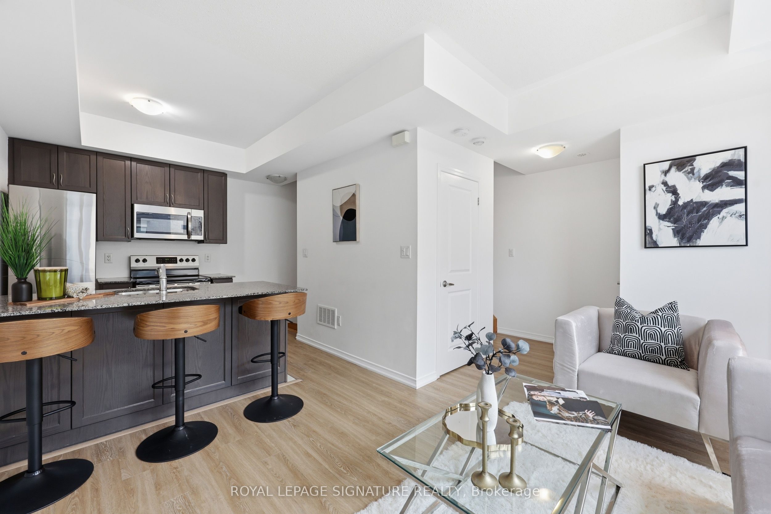 55-28 Fieldway Road, Toronto, ON, M8Z 0E3