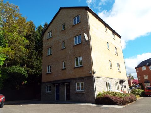 Whitworth Square, Cardiff CF14, Studio to rent