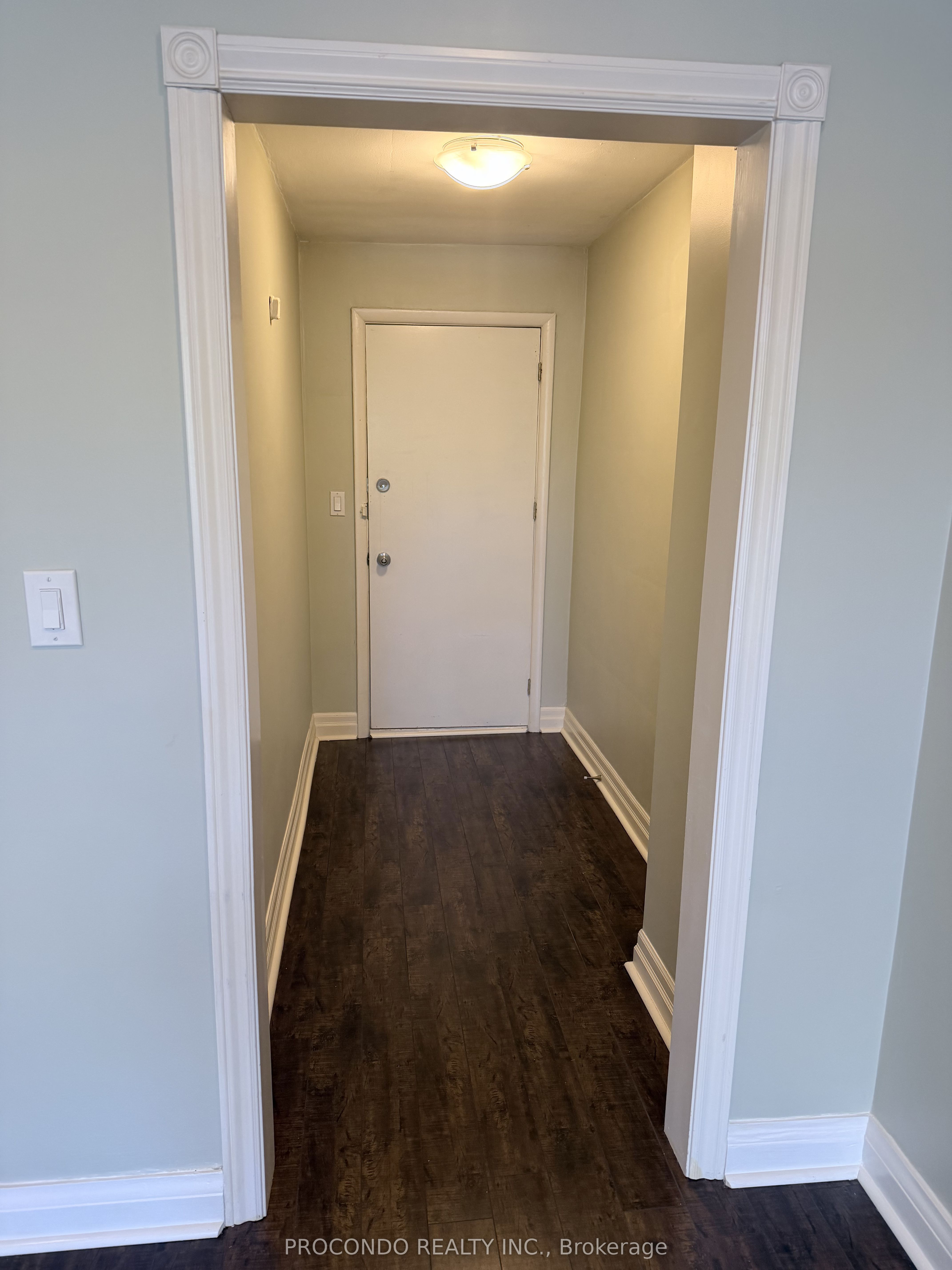 Upper Unit 1-287 Lakeshore Road E, Mississauga, ON, L5G 1H3 photo 5