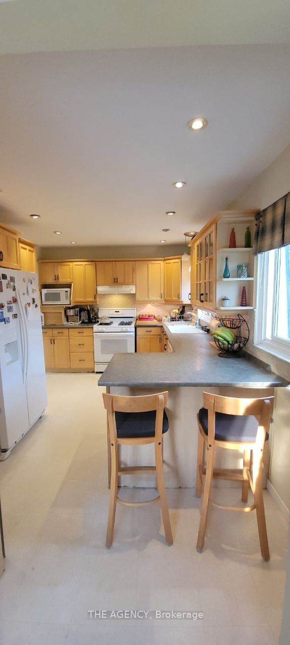 Upper-69 Silas Hill Drive, Toronto, ON, M2J 2X8 photo 4