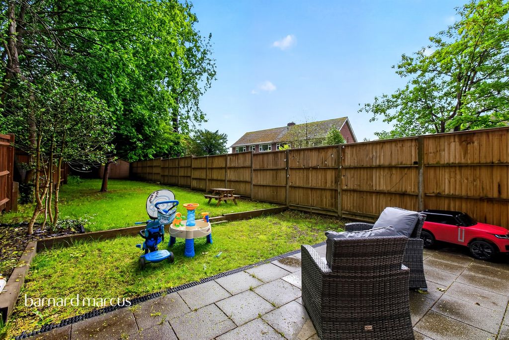Additional image 3 of 4 bed property for saleLondon Road, Redhill RH1