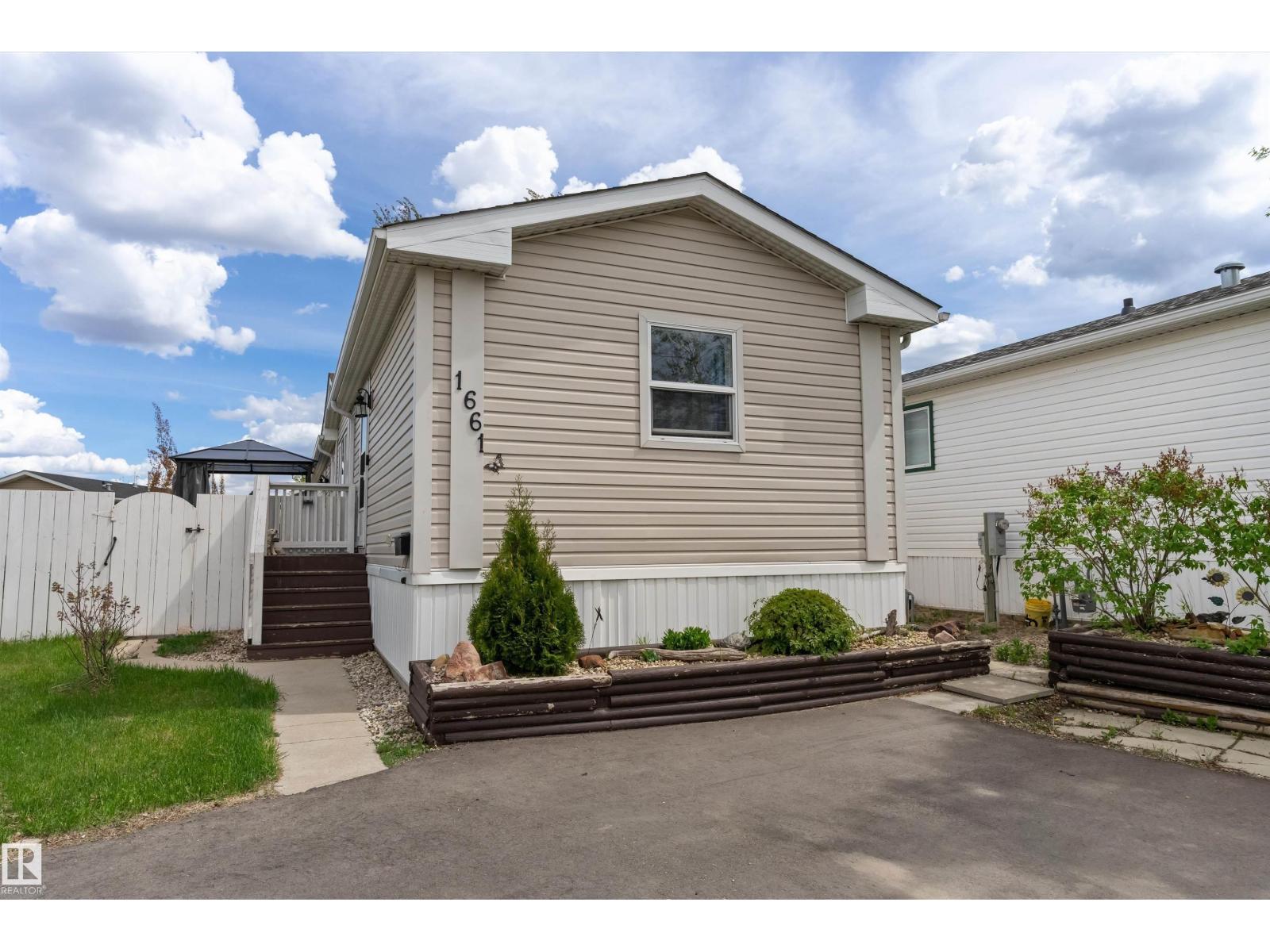 Additional image 2 of 1661 Jubilee Crescent, Sherwood Park, AB, T8H2J4