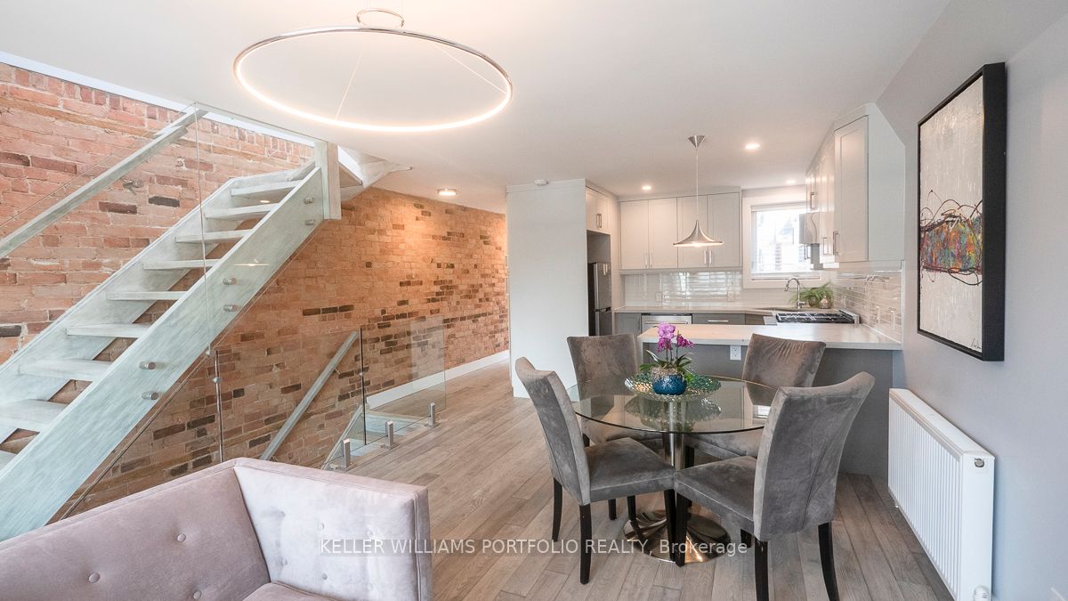 2nd Fl-207 Beatrice Street, Toronto, ON, M6G 3E9