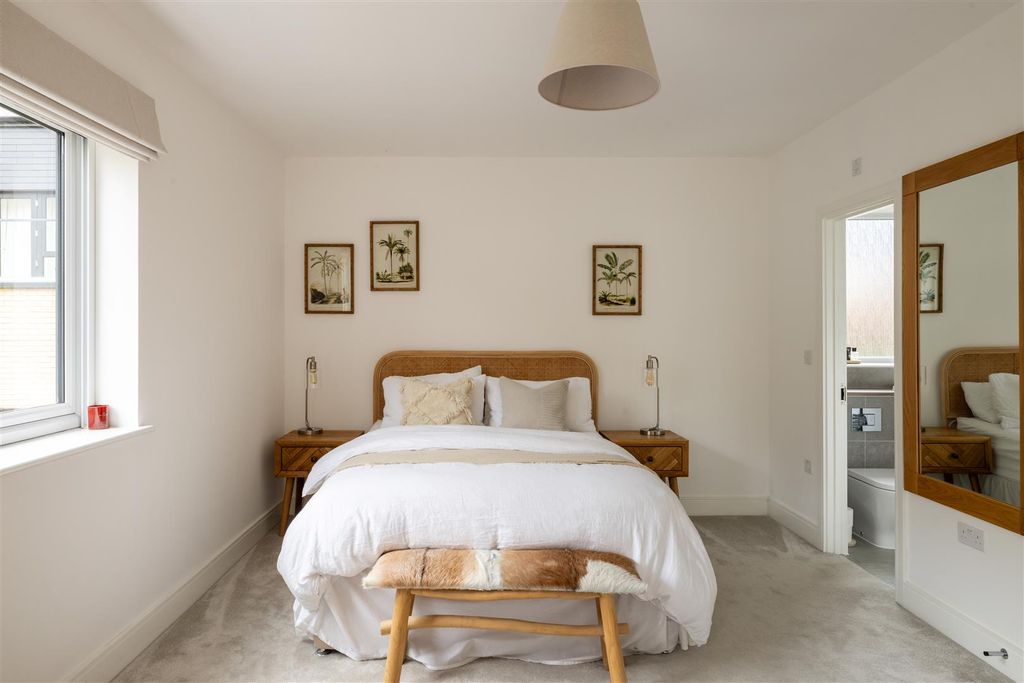 Additional image 18 of 4 bed link detached house for saleHawthorn Way, Redhill RH1