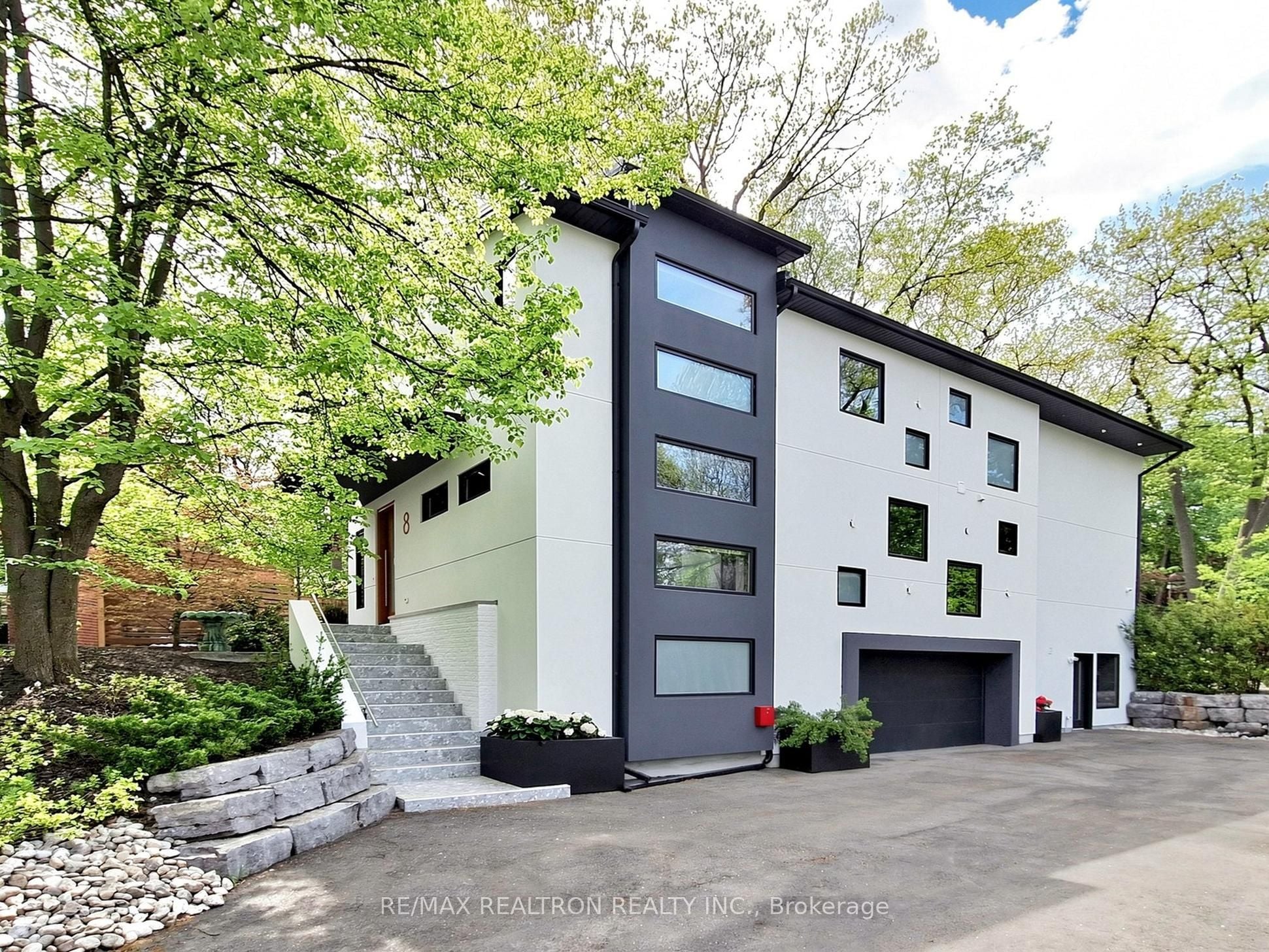 8 Breezewood Drive, Toronto, ON, M8Y 2C1