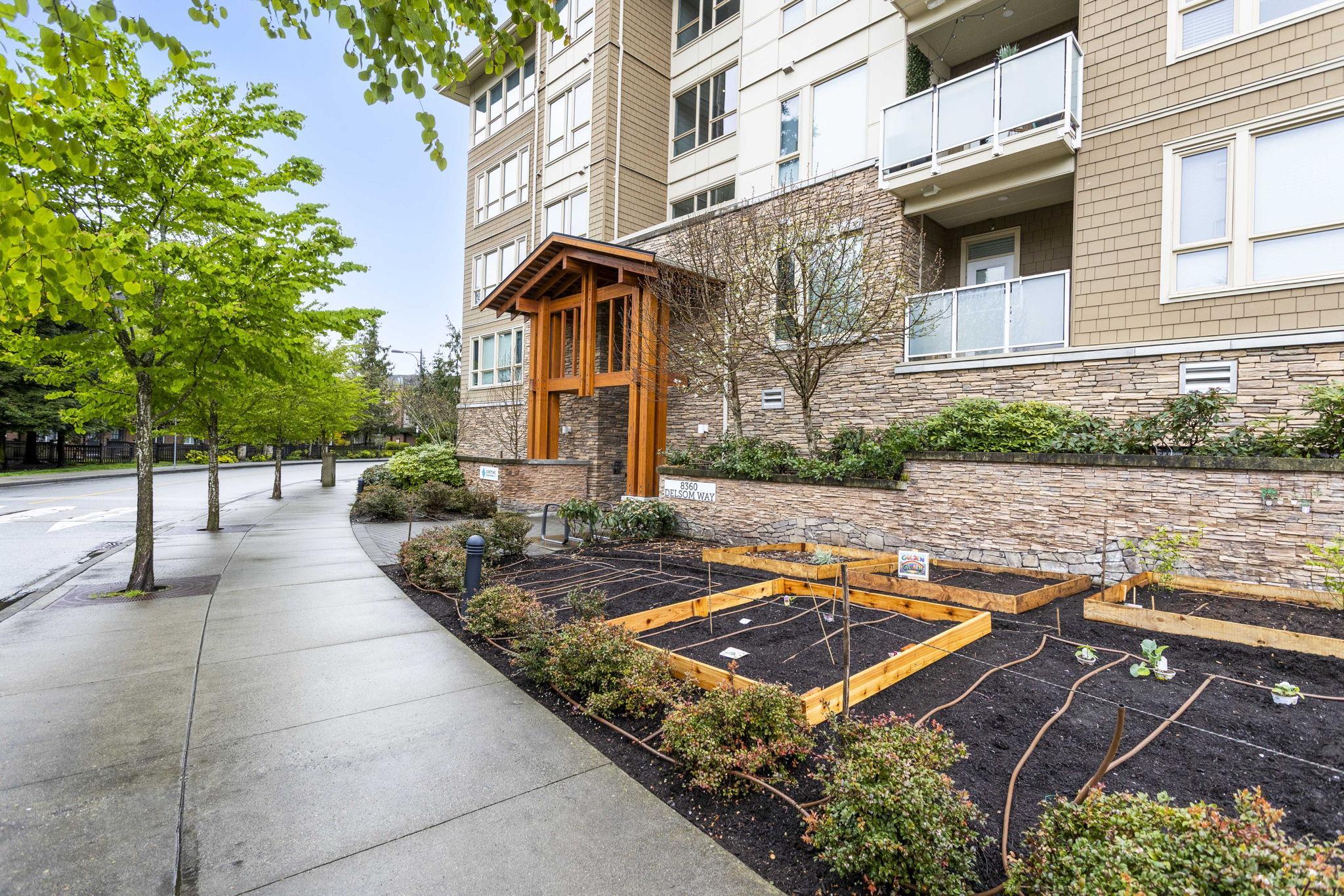 304-8360 Delsom Way, Delta, BC, V4C 0E6 photo 2
