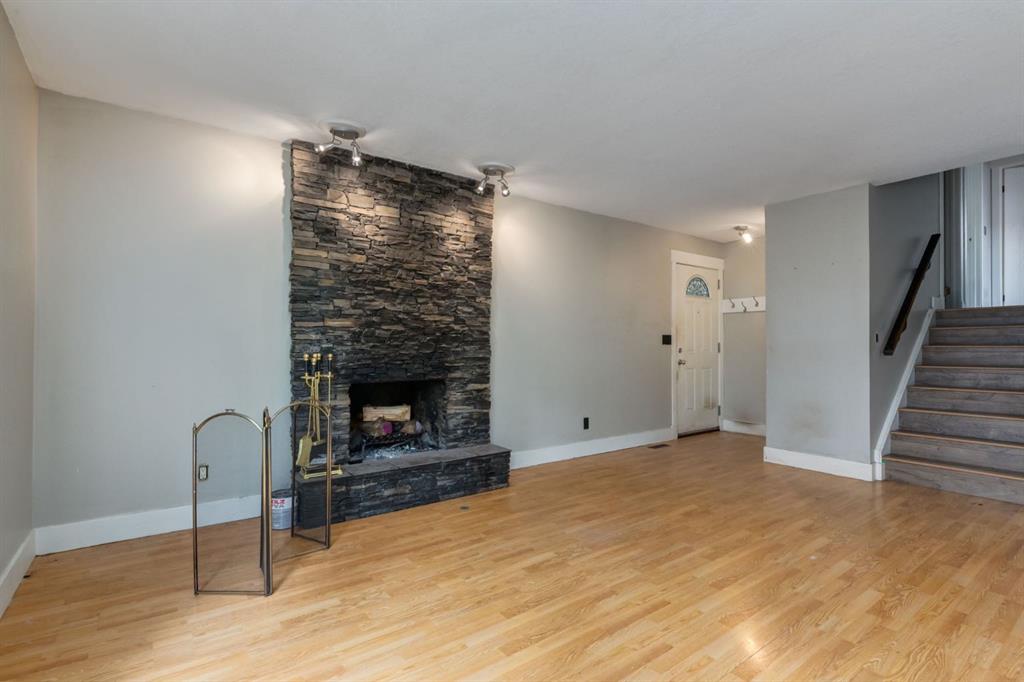 3 Berwick Close NW, Calgary, AB, T3K1C3 photo 3