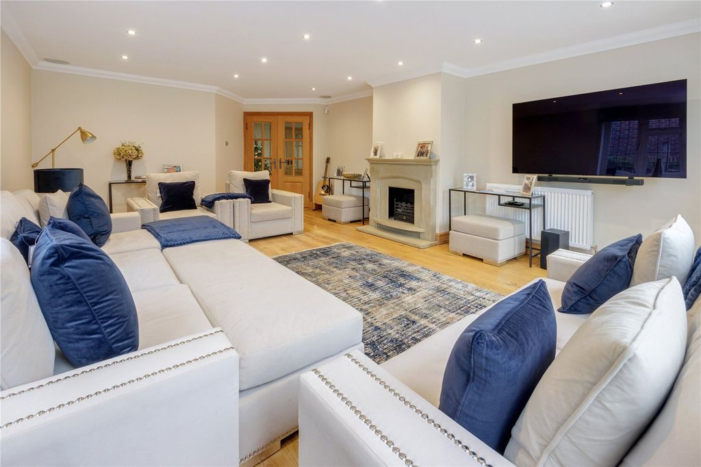 Additional image 4 of 5 bed detached house for saleNewlands Avenue, Radlett, Hertfordshire WD7