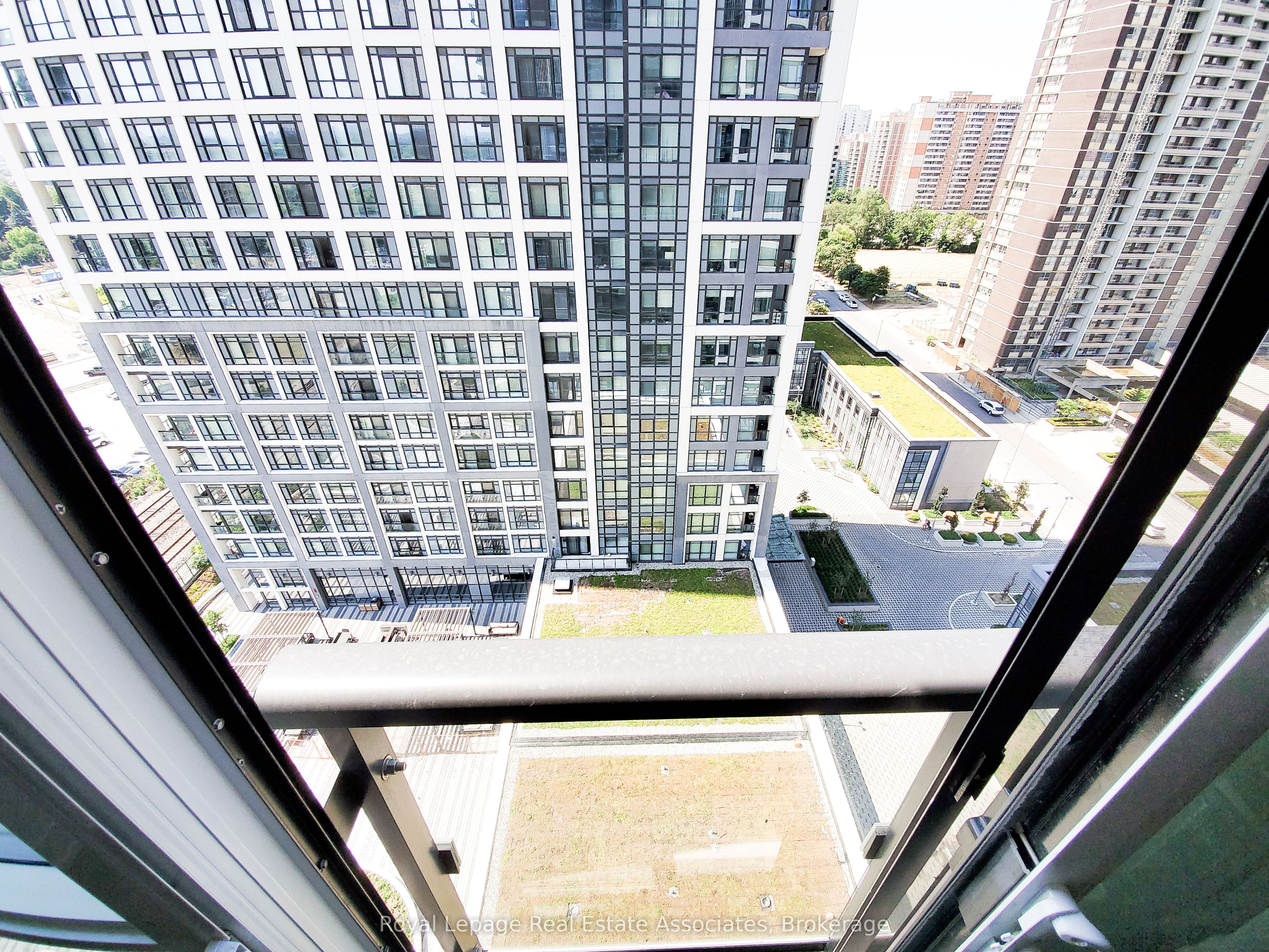 1330-5 Mabelle Avenue, Toronto, ON, M9A 0C8 photo 5