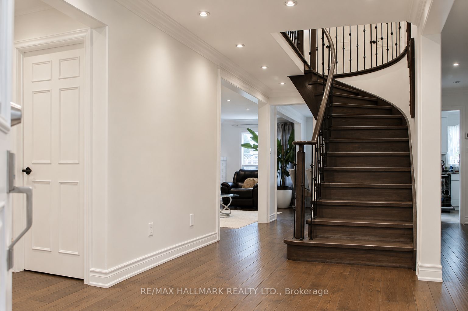 92 Weldrick Road E, Richmond Hill, ON, L4C 8T7 photo 2