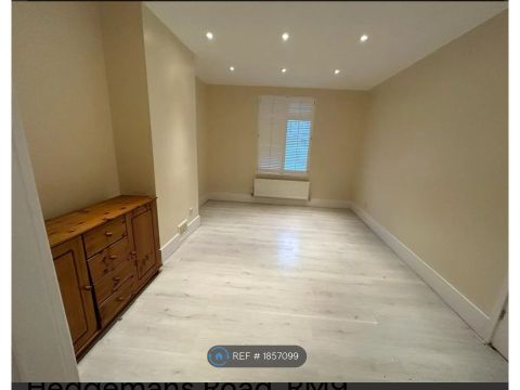 Hedgemans Road, Dagenham RM9