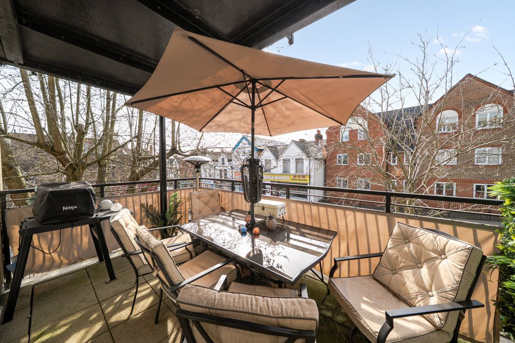 Additional image 4 of 2 bed flat for saleNorthway, Rickmansworth WD3