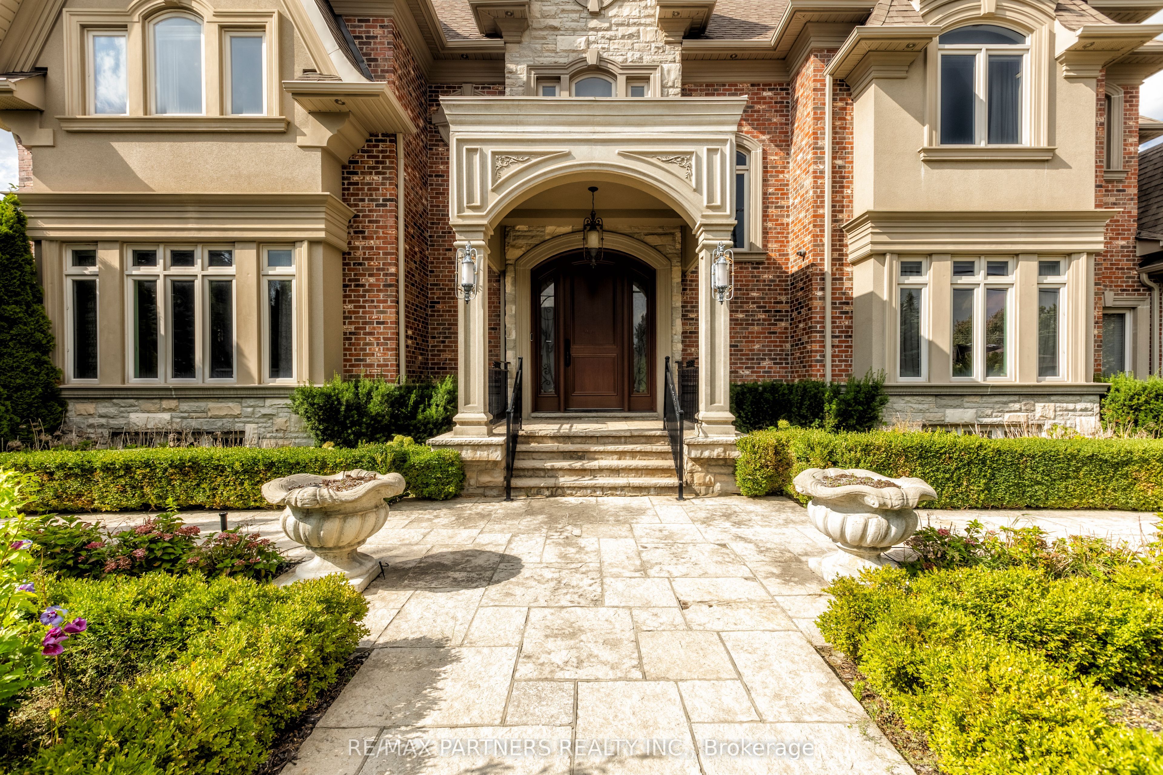 68 Maple Grove Avenue, Richmond Hill, ON, L4E 2X2 photo 2