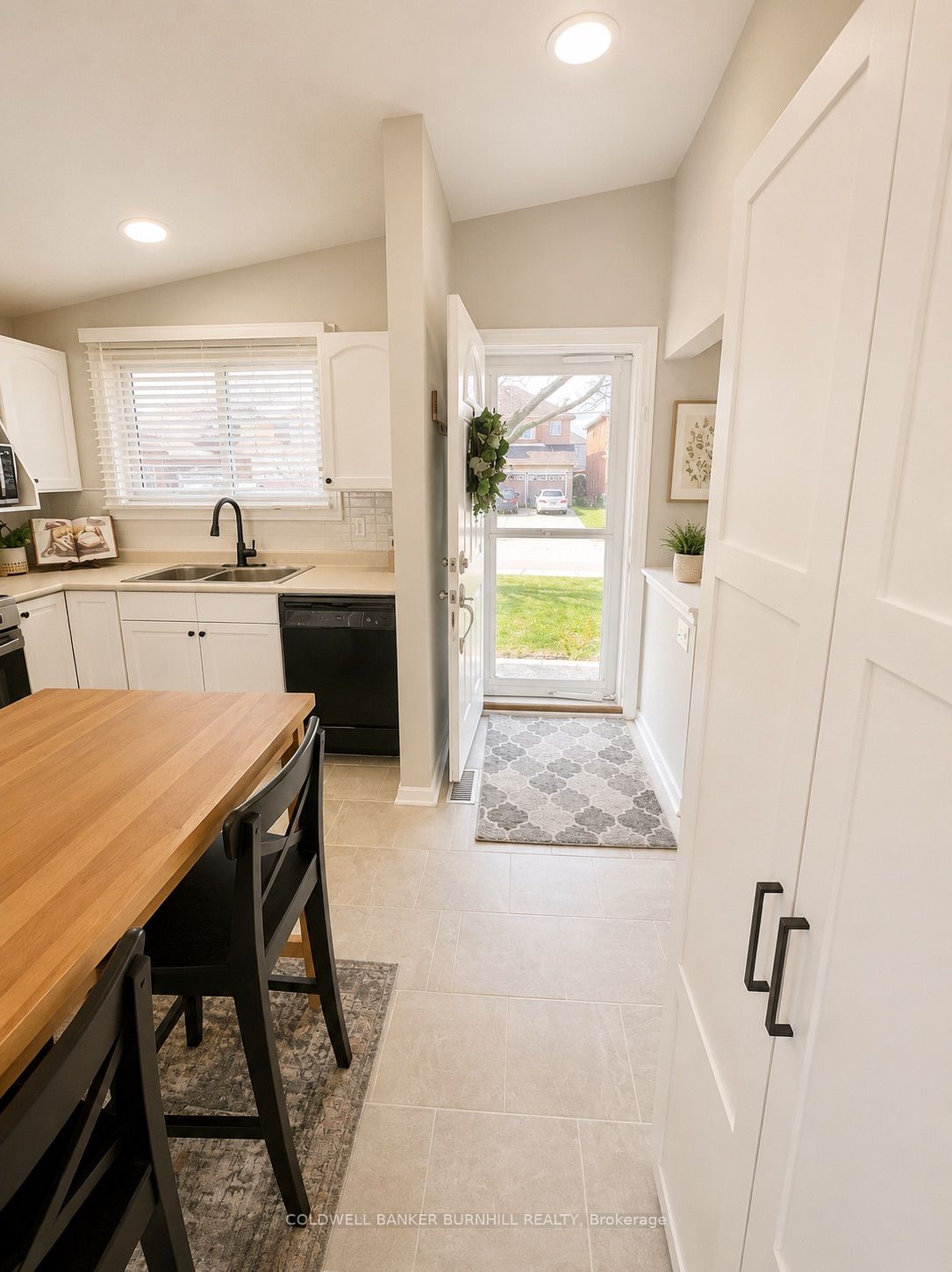 241 Thorner Drive, Hamilton, ON, L8V 2M6 photo 3