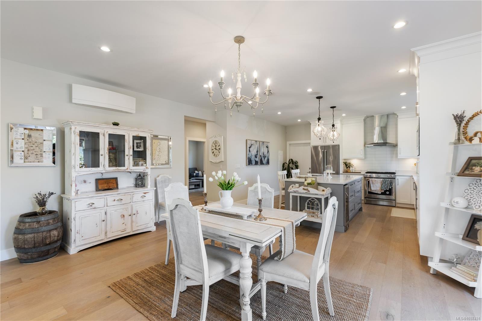 6758 Marisa Court, Central Saanich, BC, V8Z 5T5 photo 5