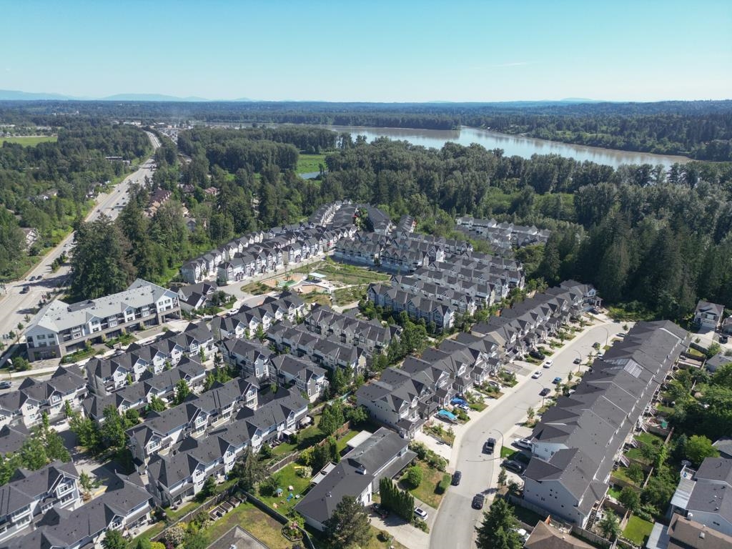 11398 Harrison Street, Maple Ridge, BC, V2X 9L2 photo 3