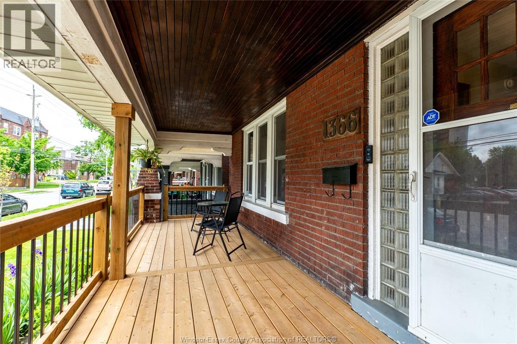 1366 Dufferin Place, Windsor, ON, N8X3K1 photo 2