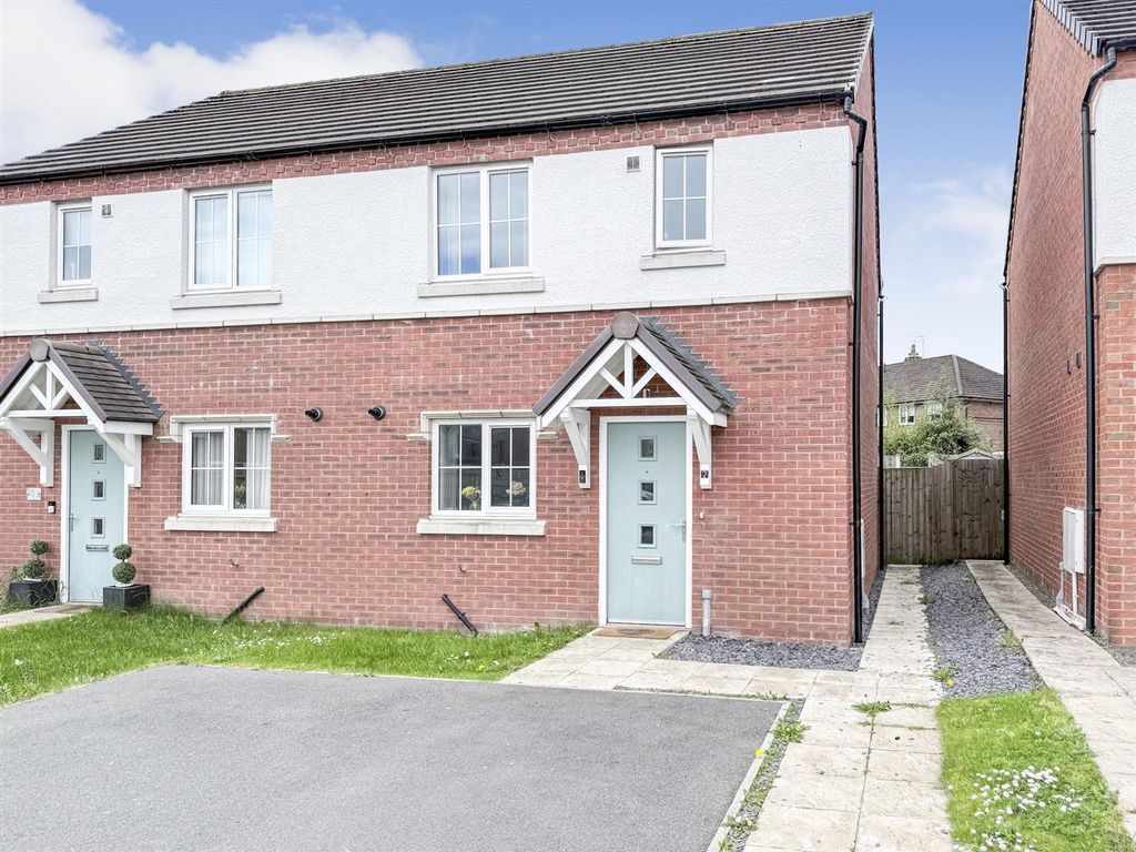 3 bed semi-detached house for saleLovett Place, Gobowen, Oswestry SY11