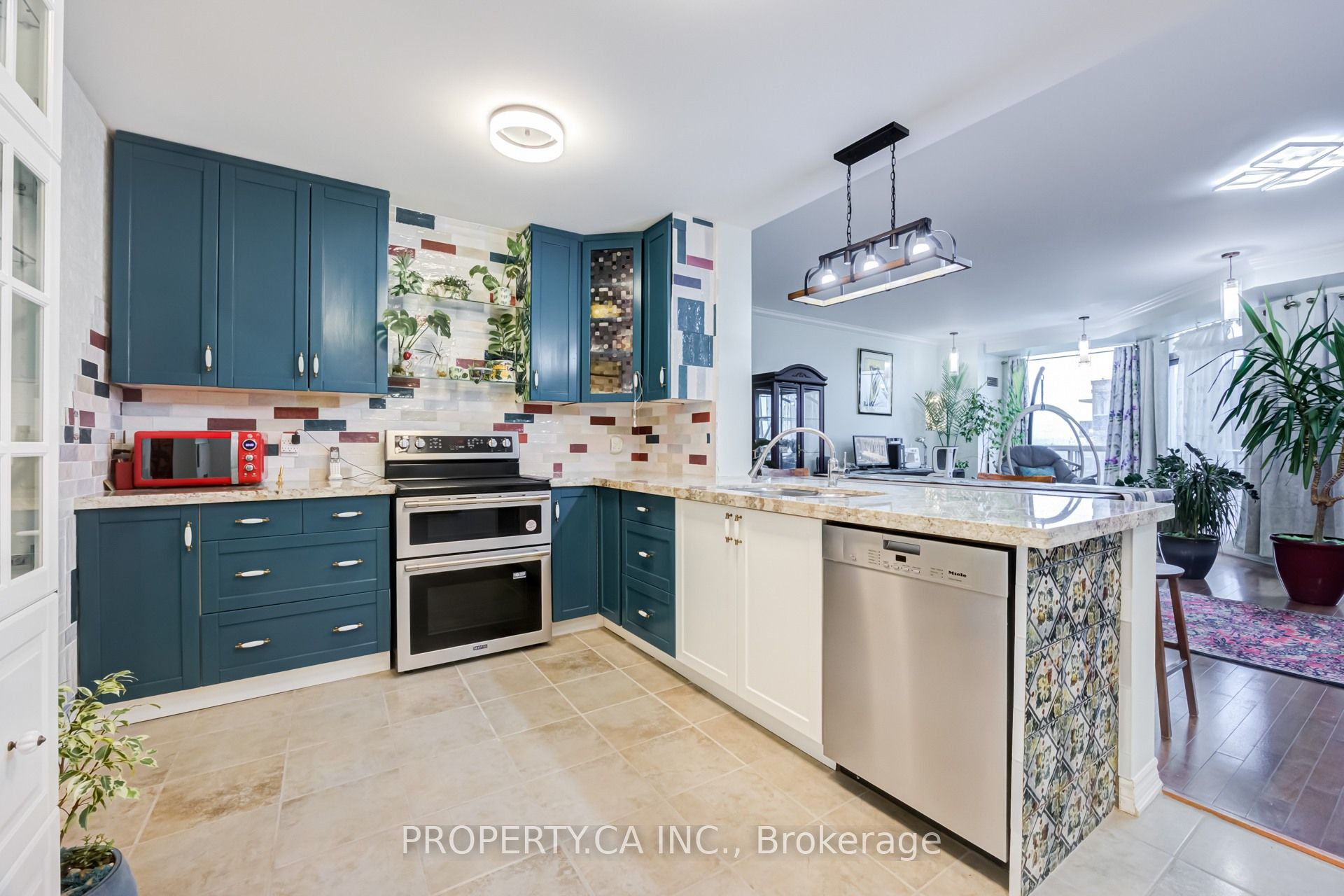 701-4200 Bathurst Street, Toronto, ON, M3H 3R1