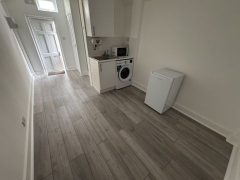 Tudor Drive, Morden, Surrey SM4, Studio to rent