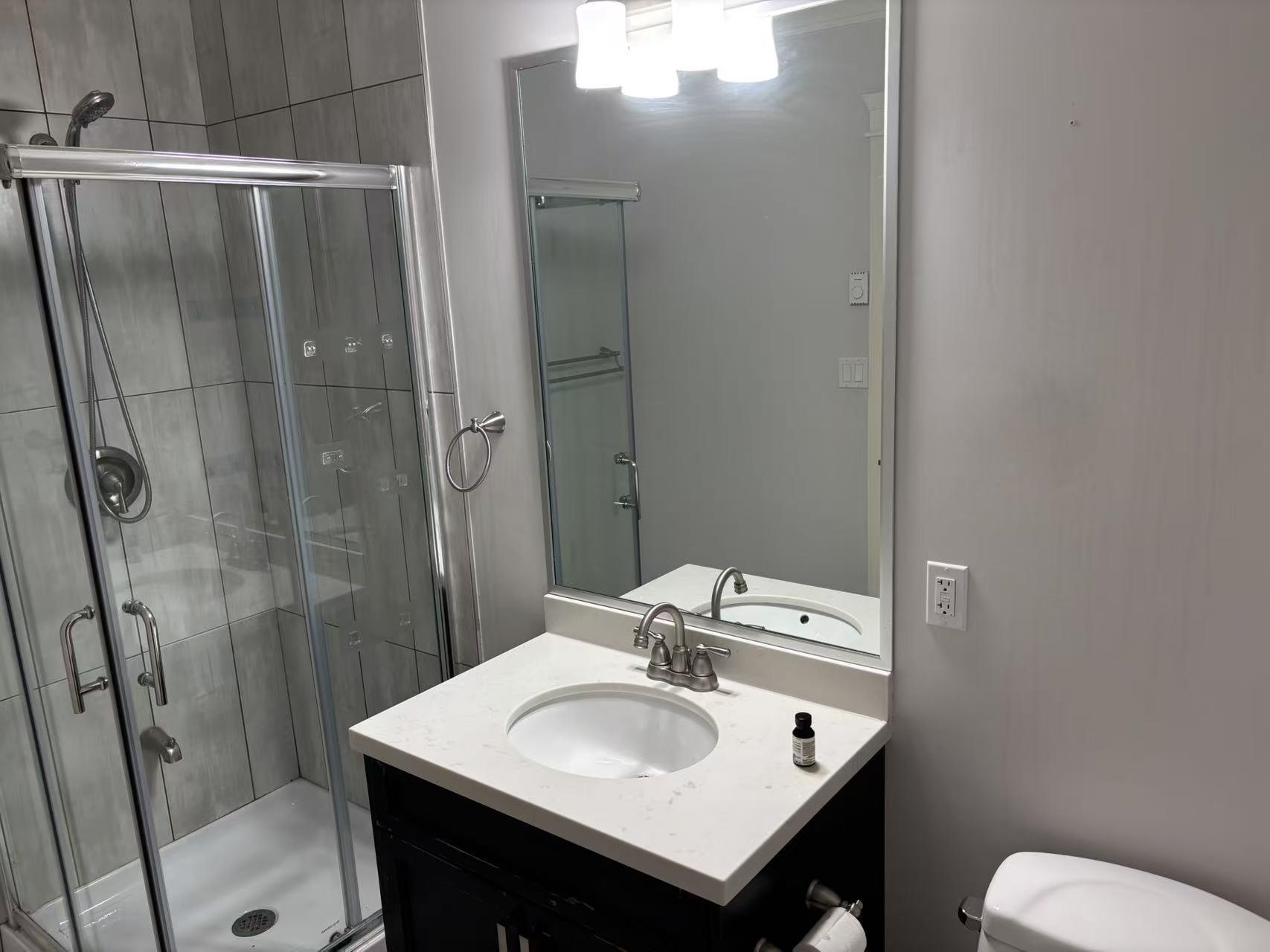 Basement Sui-8010 Reigate Road, Burnaby, BC, V5E 4G1 photo 2