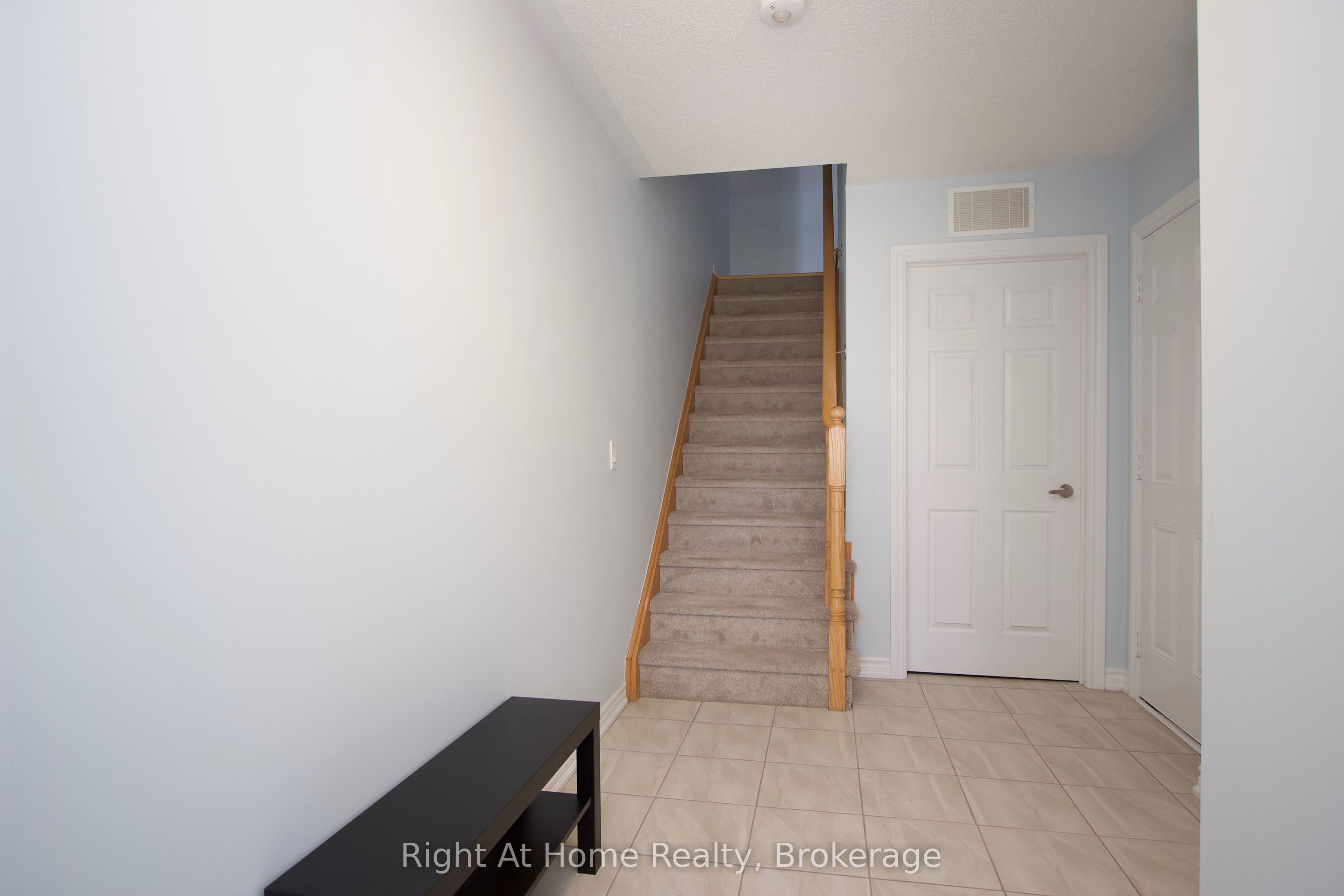 49 Far North Court, Oshawa, ON, L1L 0J5 photo 4