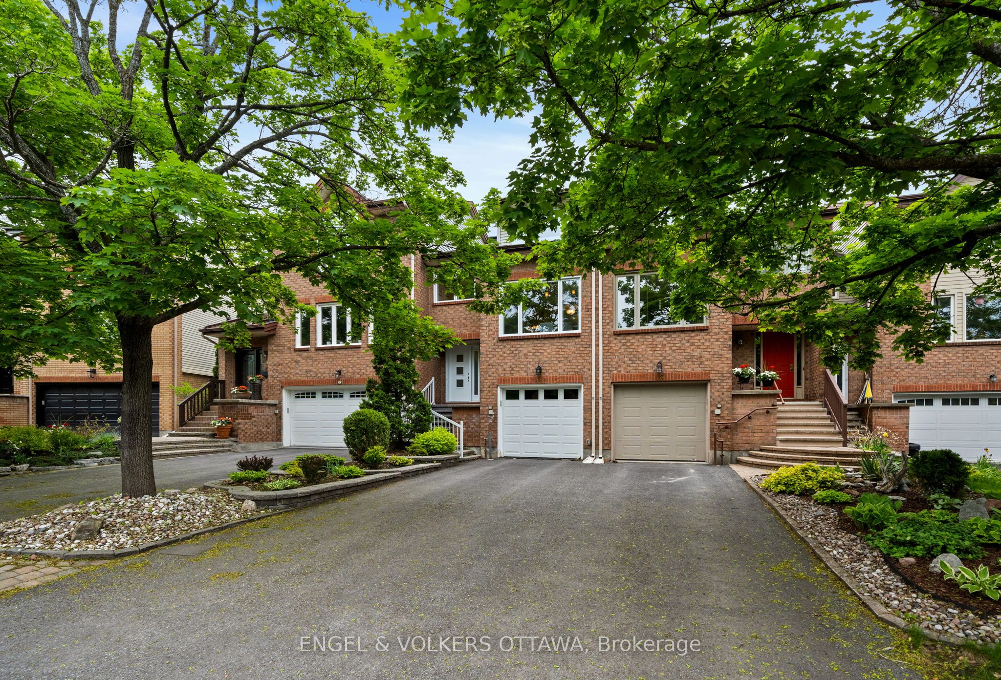 44 Dunbarton Court, Ottawa, ON, K1K 4L4