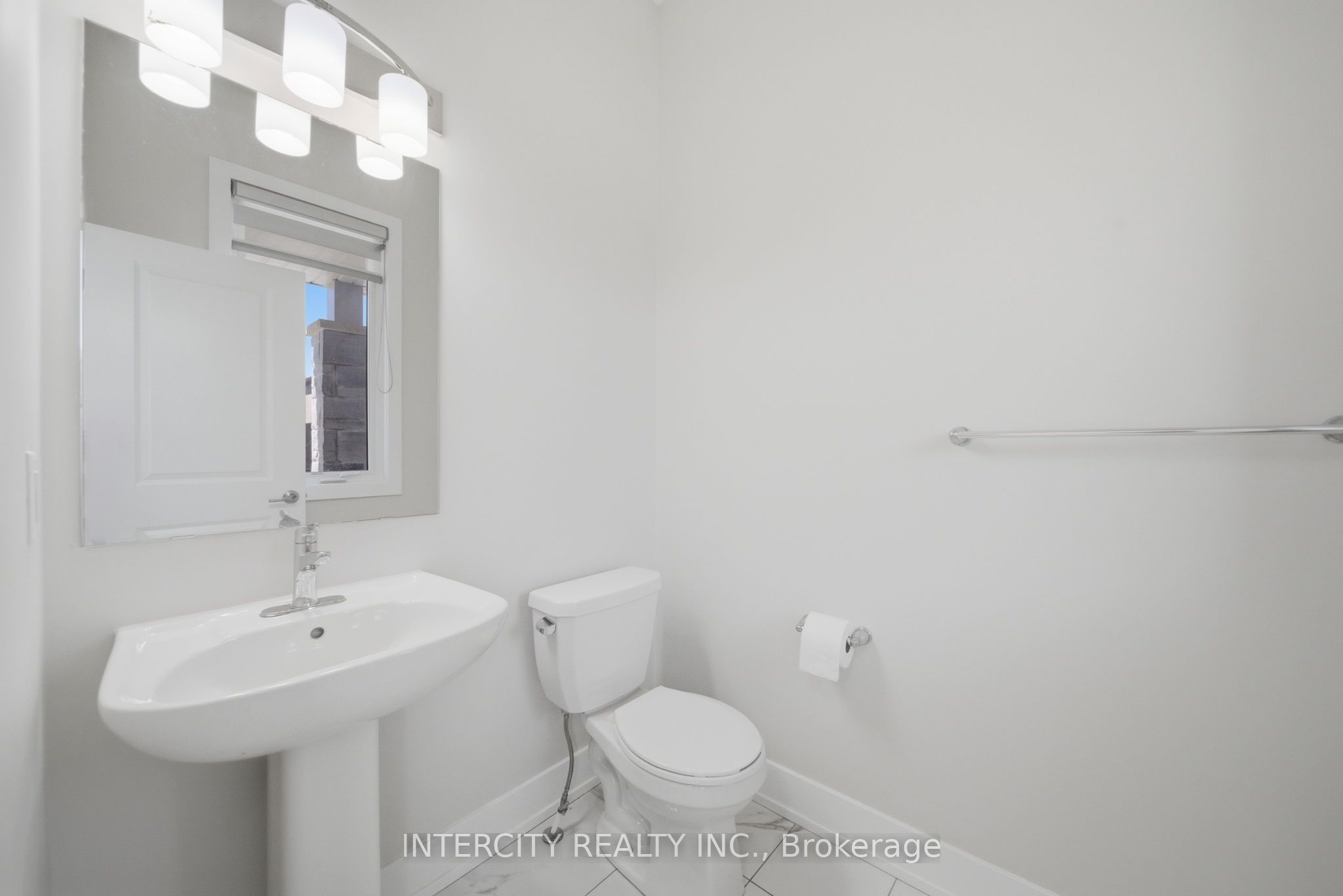 10 Kingsbury Trail, Barrie, ON, L9J 0W9 photo 4