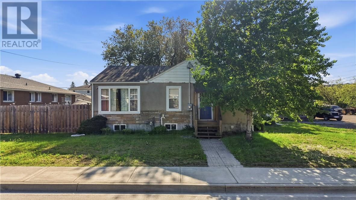 32 Dean Avenue, Sudbury, ON, P3C3B9