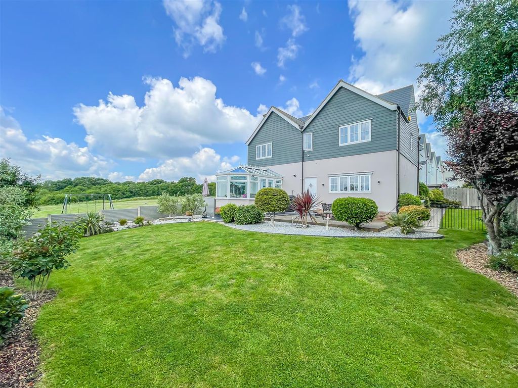 Additional image 32 of 5 bed detached house for saleAshingdon Heights, Rochford SS4