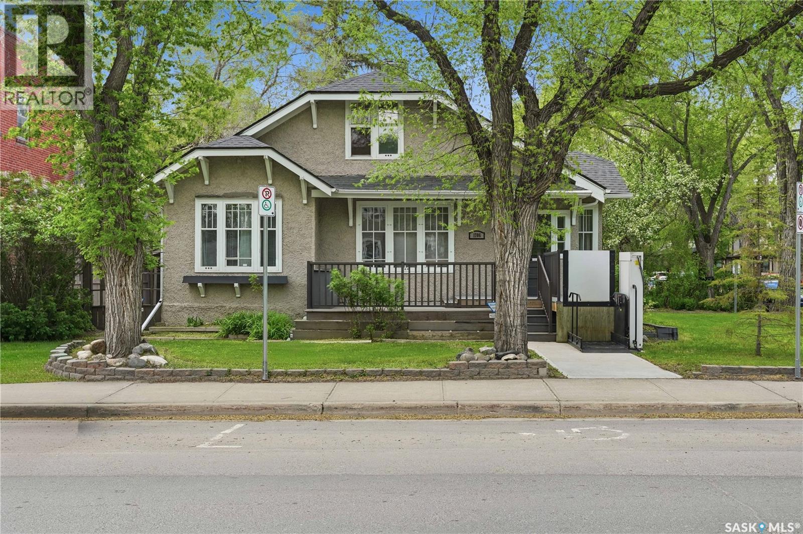 1706 15th Avenue, Regina, SK, S4P0Z7