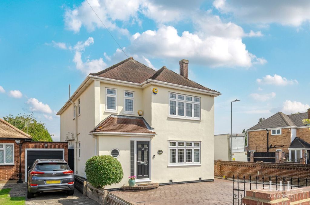 4 bed detached house for saleLynkay, Lambs Lane North, Rainham RM13