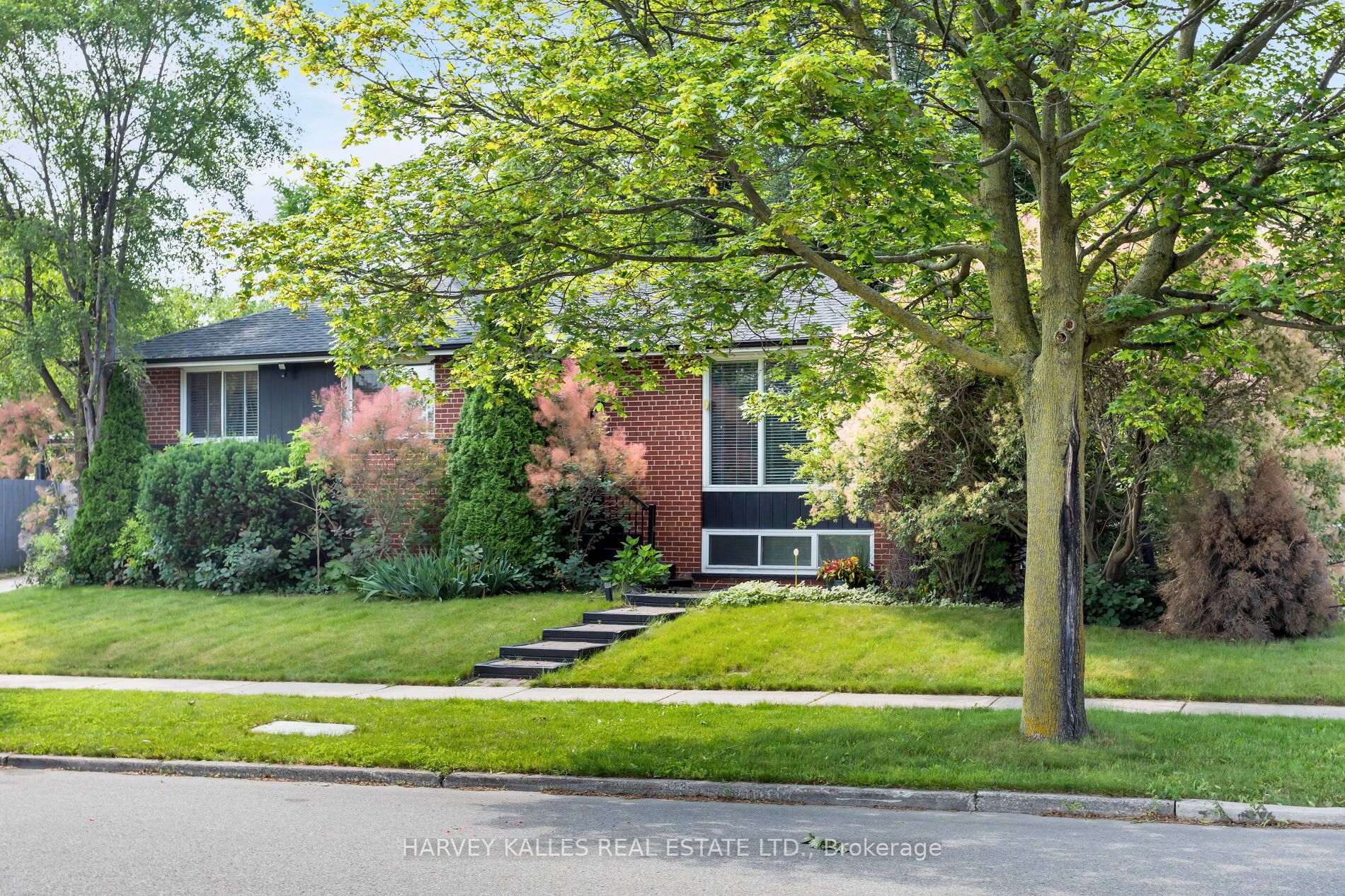 49 Learmont Drive, Toronto, ON, M9R 2E9
