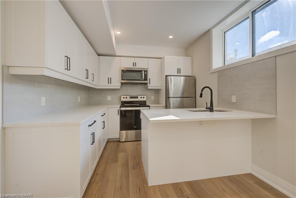 2 -Lower-160 Weber Street W, Kitchener, ON, N2H 4A4 photo 4