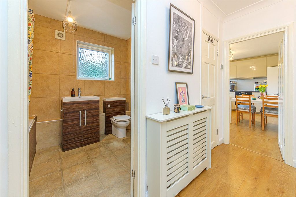 Additional image 11 of 2 bed flat for saleBrook Court, Watling Street, Radlett, Hertfordshire WD7