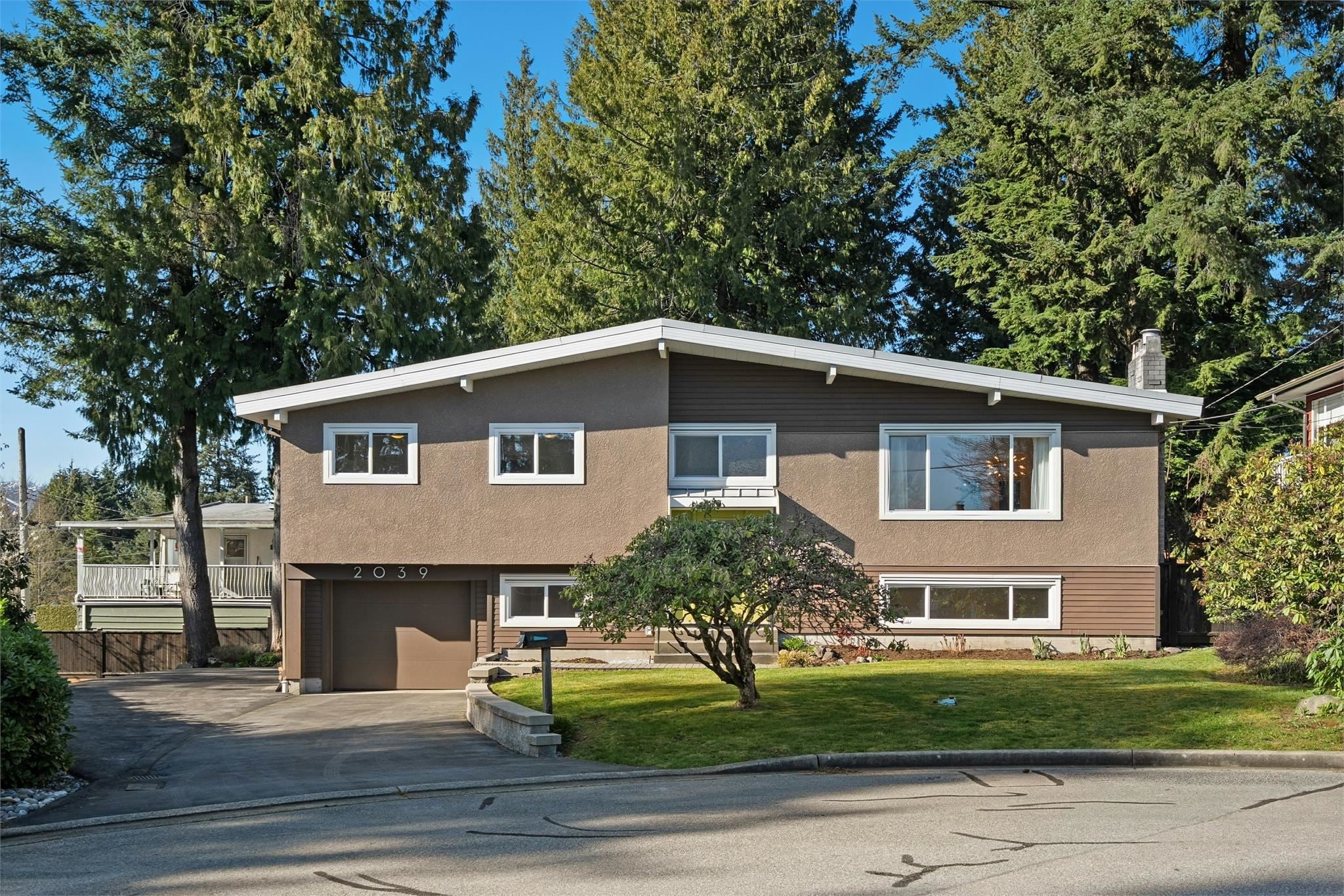 2039 Compton Court, Coquitlam, BC, V3J 2K9