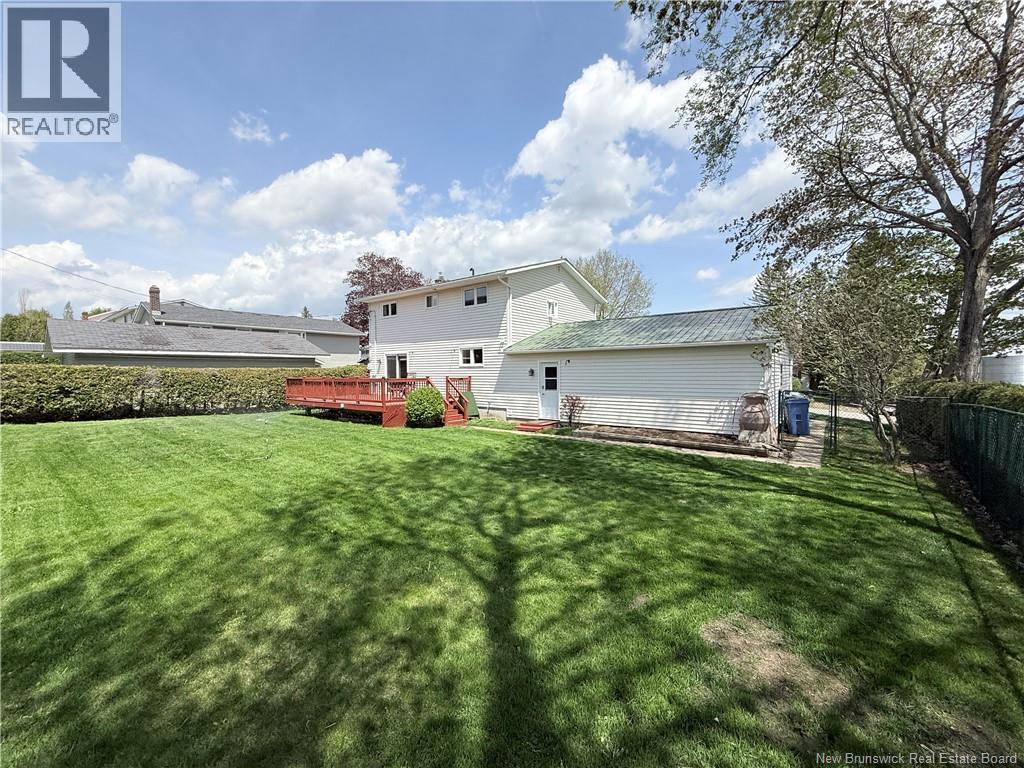 111 Elizabeth Street, Woodstock, NB, E7M1P8 photo 4