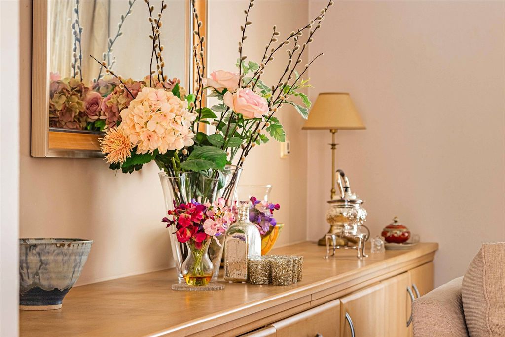 Additional image 17 of 2 bed flat for saleWatling Street, Radlett, Hertfordshire WD7