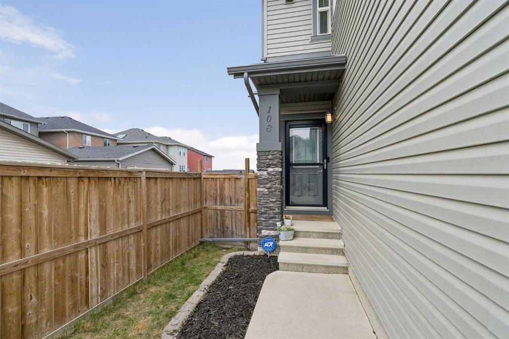 108 Sage Bank Crescent NW, Calgary, AB, T3R0J2 photo 3