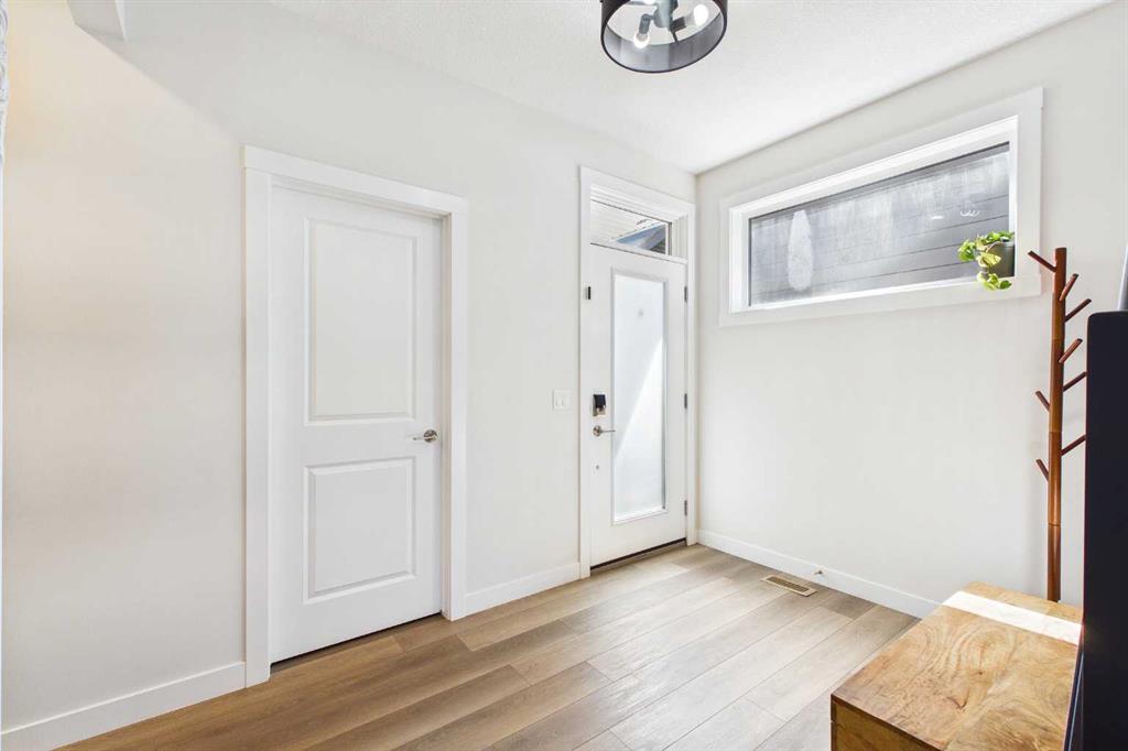 59 Royston Rise NW, Calgary, AB, T3L 0K1 photo 3