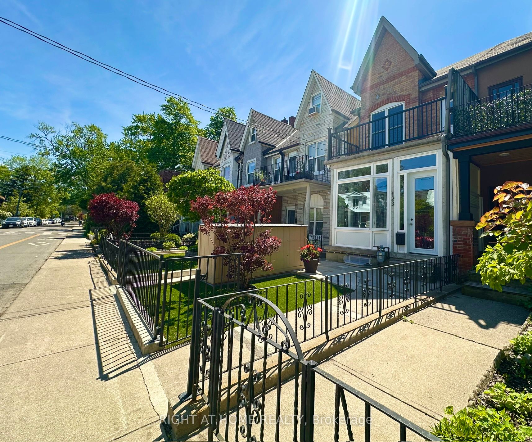 Upper-123 Lindsey Avenue, Toronto, ON, M6H 1E5