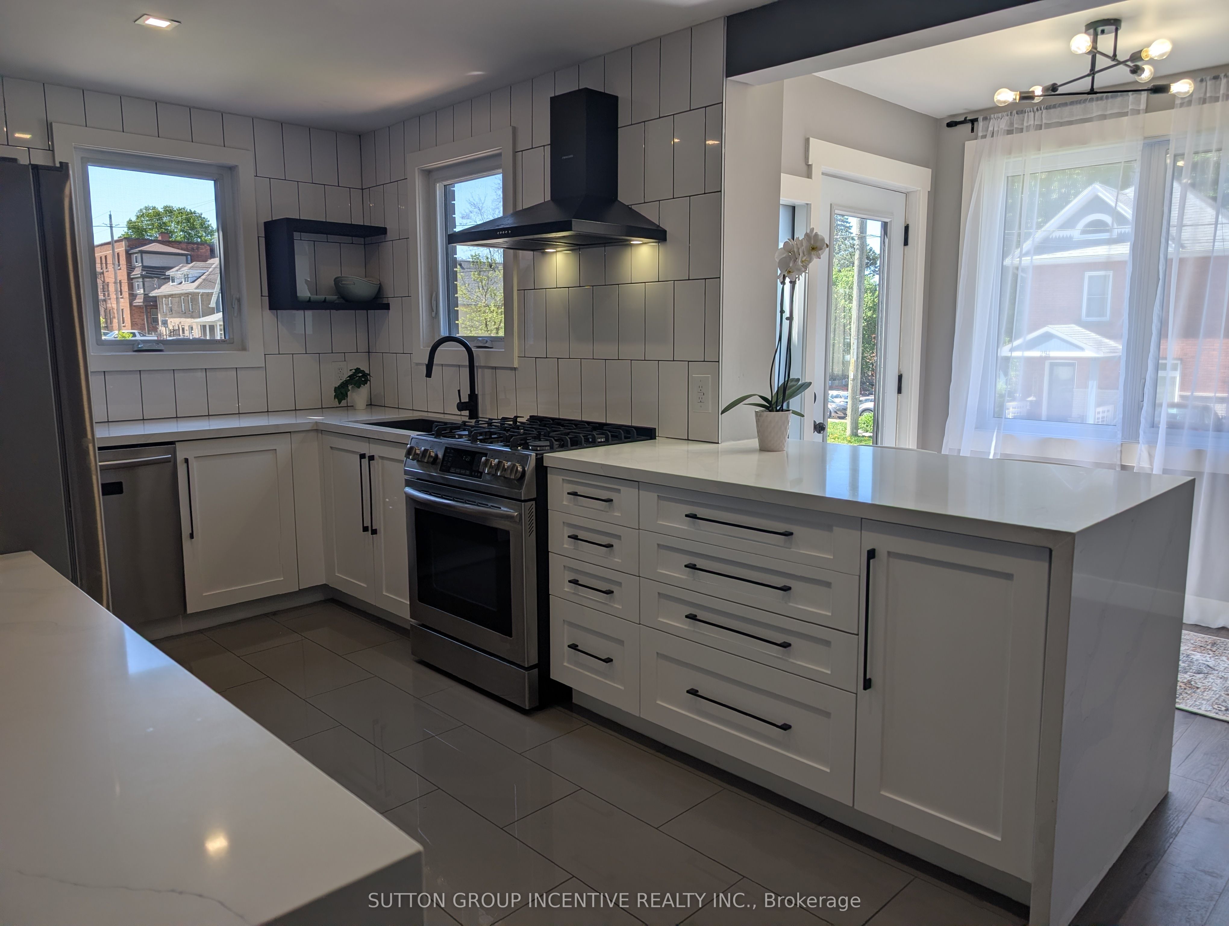 295 Queen Street, Midland, ON, L4R 3H5 photo 3