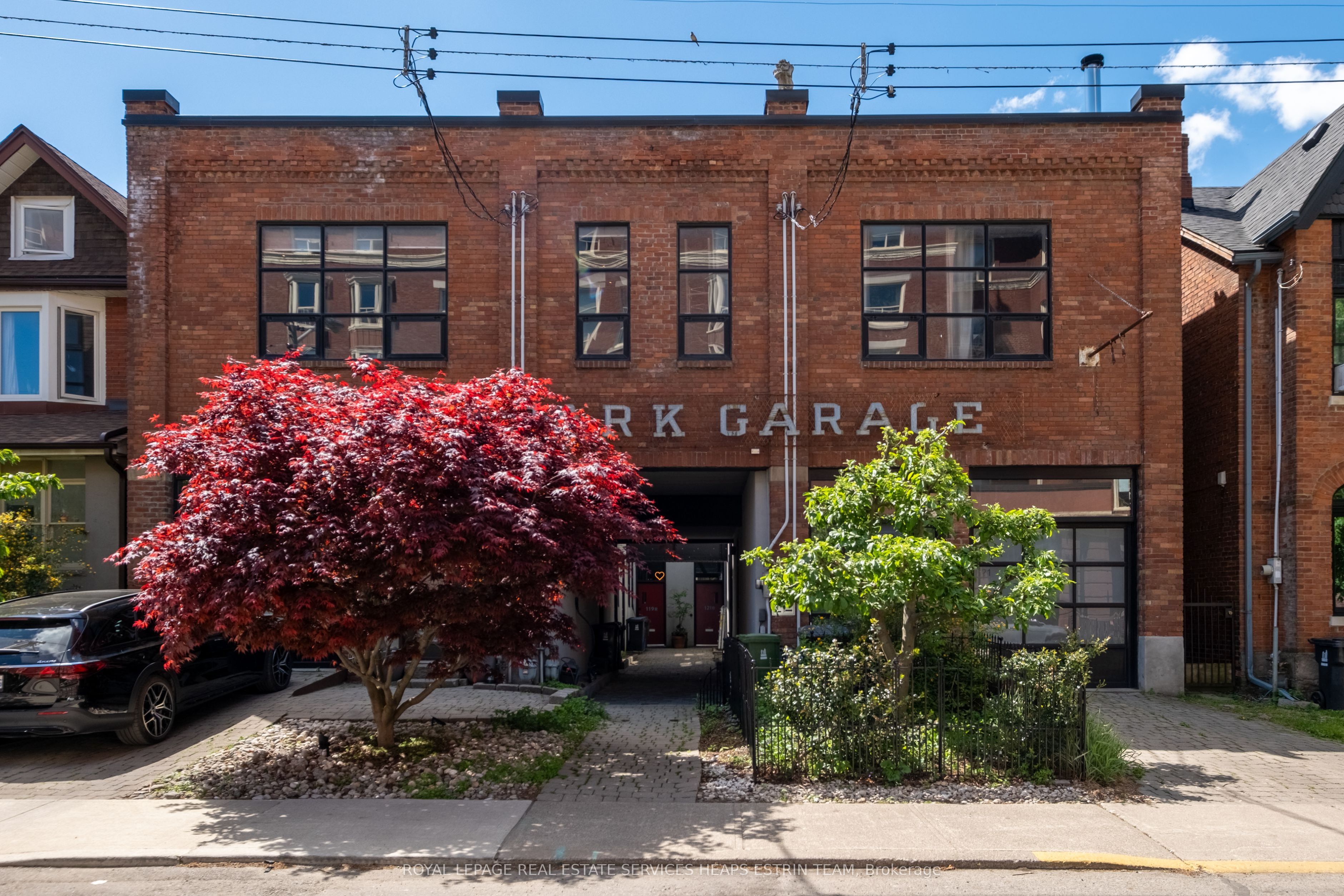 121R Fermanagh Avenue, Toronto, ON, M6R 1M1